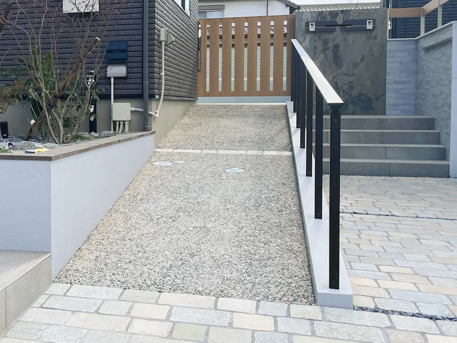 スロープ 洗い出しコンクリート 施工事例