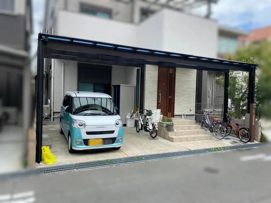 カーポートと自転車置き場の兼用事例 狭小地や玄関先まで屋根を付けたい方におすすめ