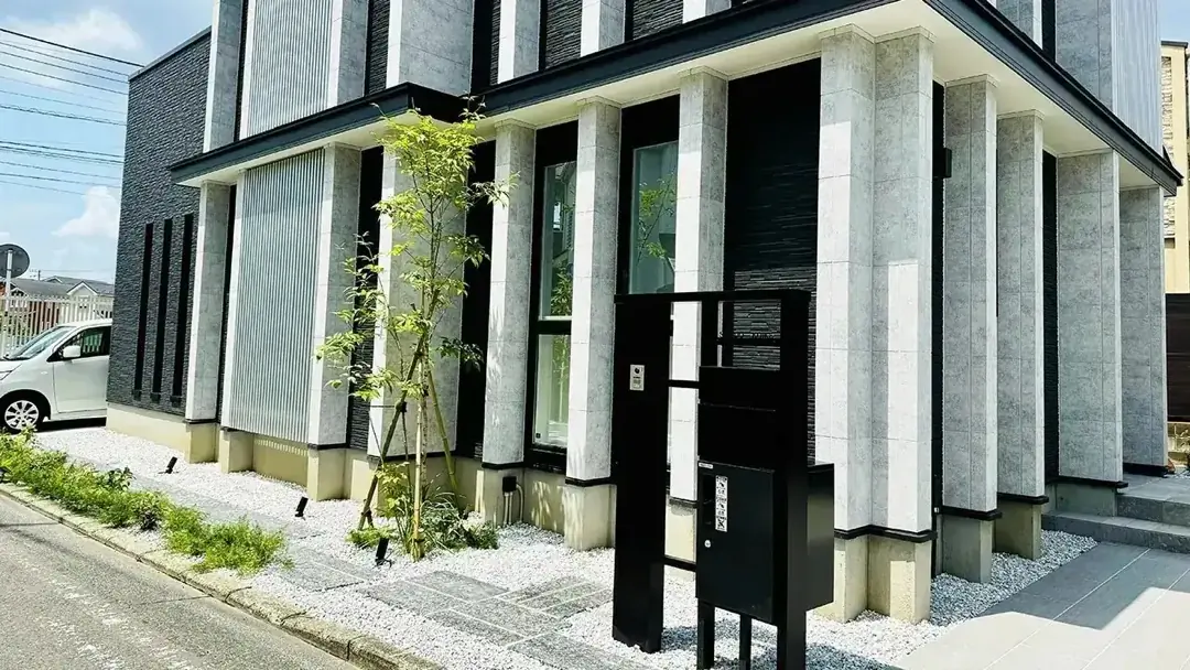 敷地を囲わない開放的なオープン外構