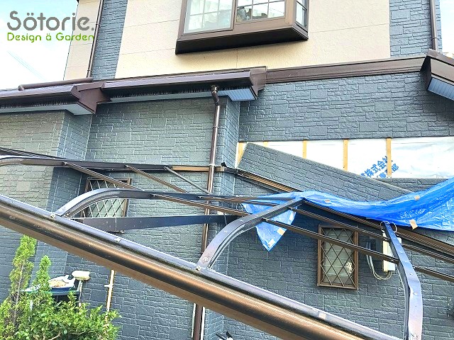 台風被害　テラス屋根　設置前