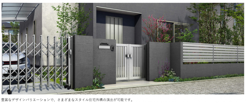 YKK AP シンプレオ門扉の施工例。グレーの門柱に縦格子のシンプルな門扉と伸縮門扉