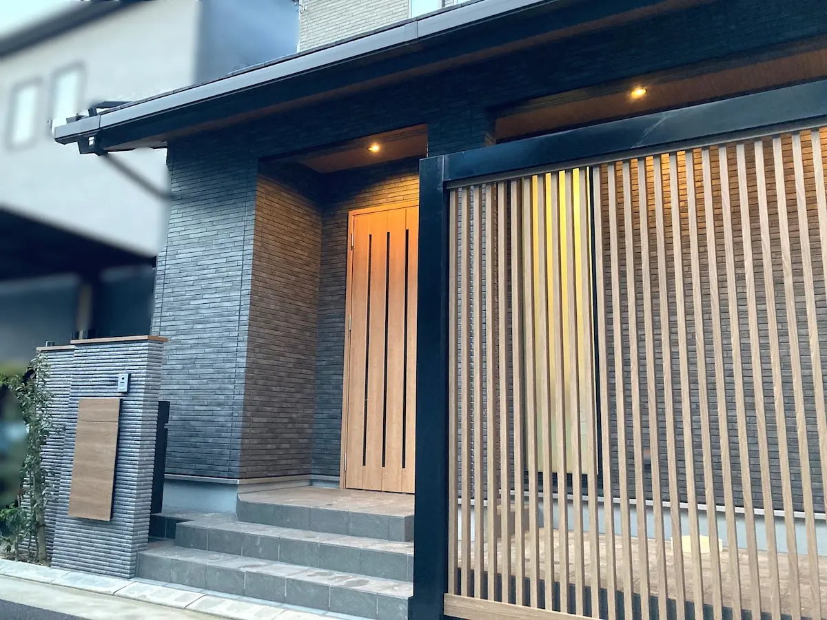 和風 和モダン 門柱 目隠し 格子 施工例