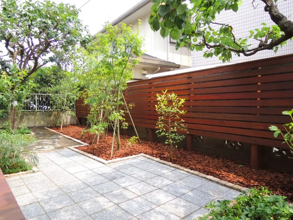 東京都三鷹市｜ウッドフェンスと植栽の庭